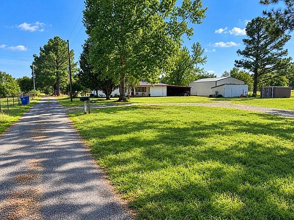 2nd image of 412 Shaw Rd