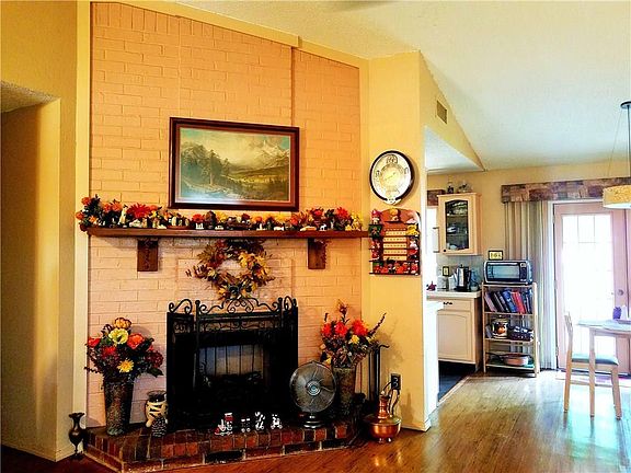 2nd image of 1019 Meadow Run Dr