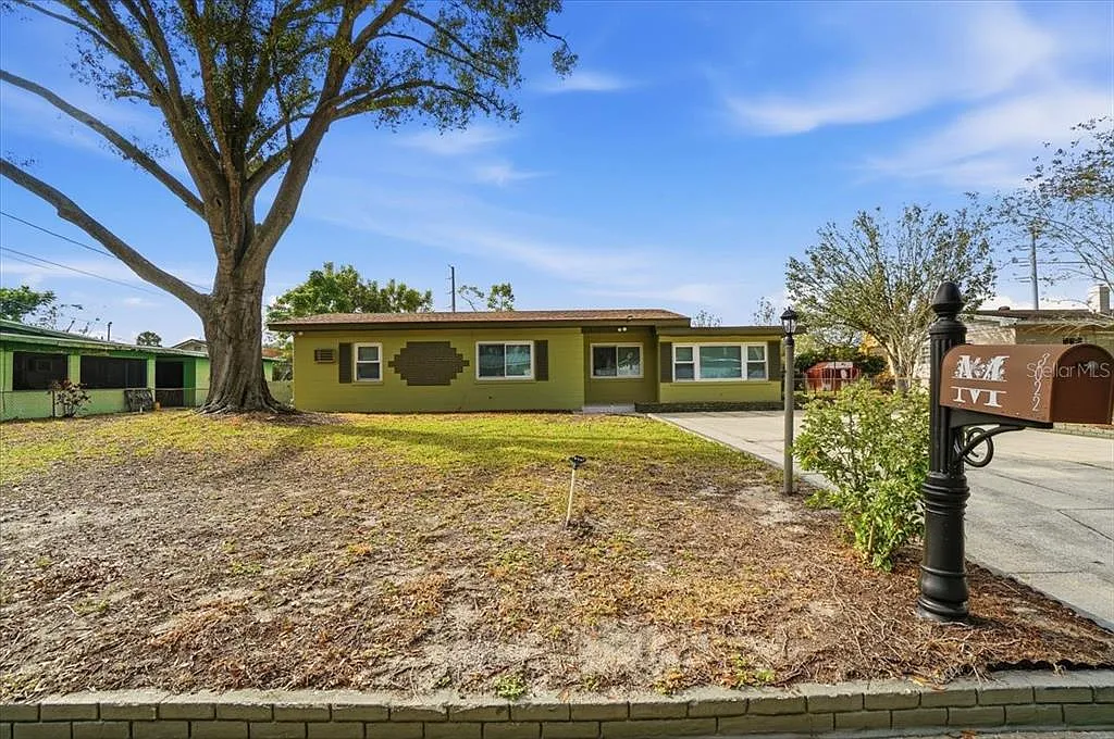 3 bed, 1.0 bath, 1602 sqft, $1,900 — Photo 2