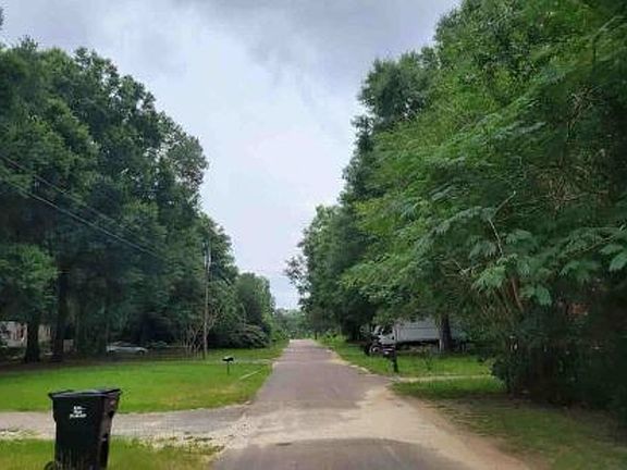 Exterior Neighborhood (street photo)