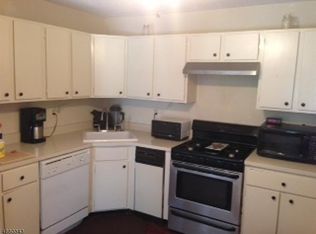 69 Baldwin Ct, Basking Ridge, NJ 07920