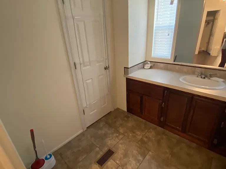 8622 S Zarzamora St #392 — Photo 8
