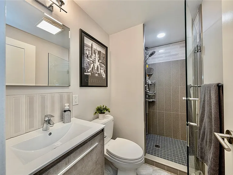 320 Fort Duquesne Blvd #19L — Photo 19