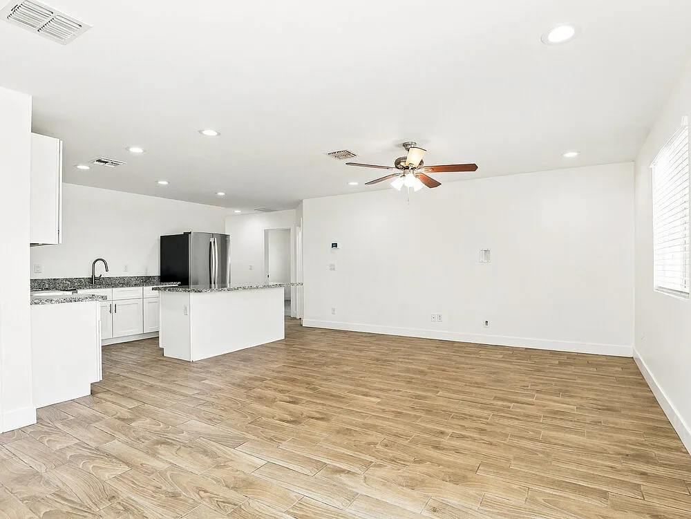 3 bed, 2.0 bath, 1125 sqft, $2,145 — Photo 4