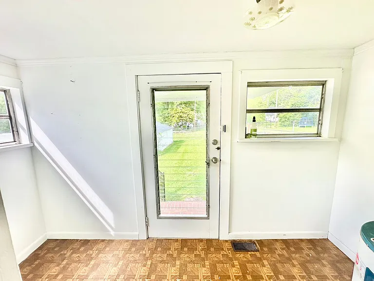 441 Jackson St — Photo 2