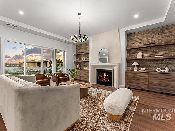 4th image of 497 Founder Ave