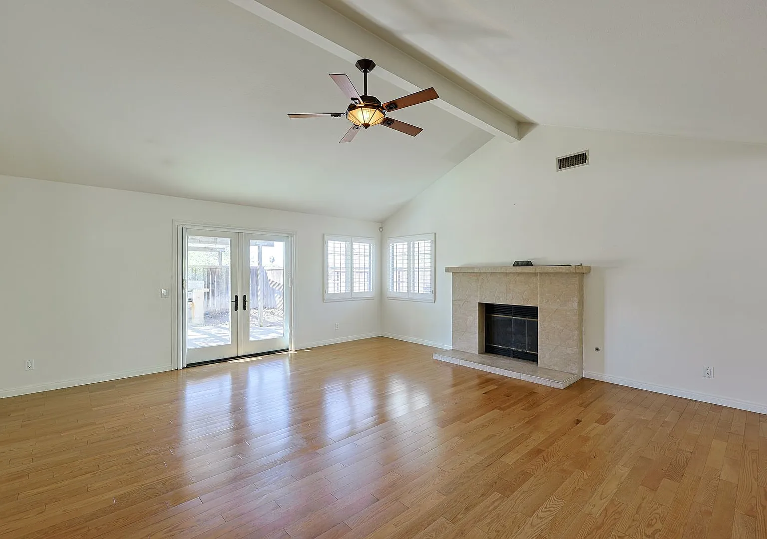 Spacious 4BR/2.5BA Vista Home with Large Backyard, 2-Car Garage — Photo 3