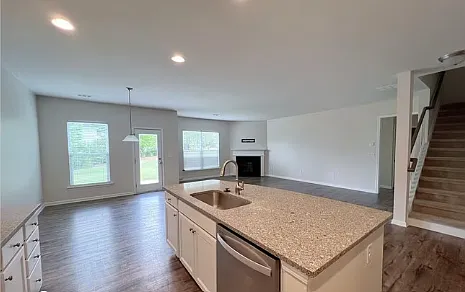 459 Greyfield Dr — Photo 3