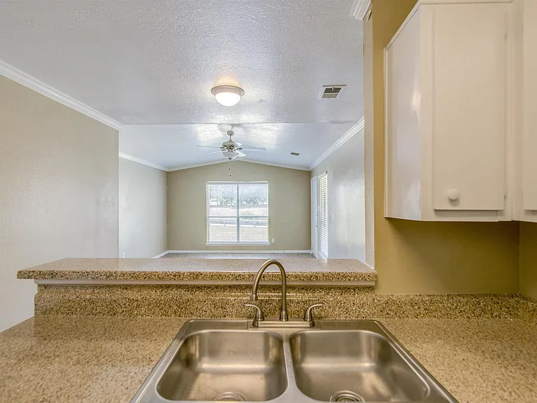 Spring Hill Village Apartments — Photo 6