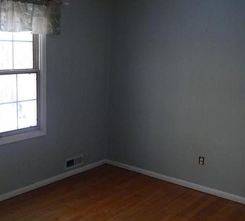 5th image of 9064 Pin Oak Dr