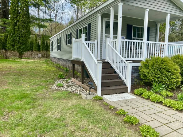 4 Hammond Ln, Wilton, NY 12831