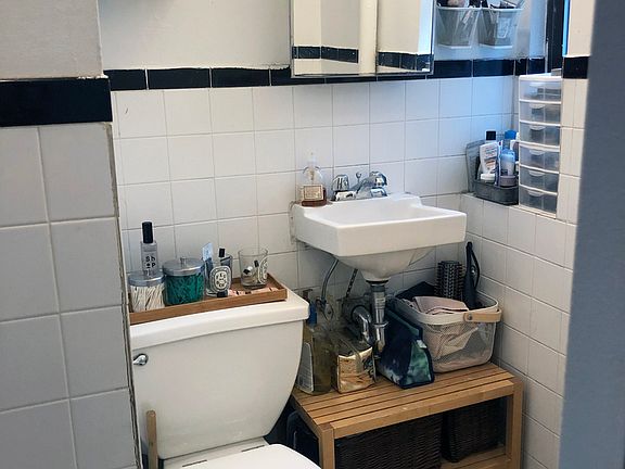 4th image of 280 E 10th St APT 2
