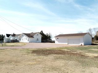 1327 Sheridan St, Hot Springs, SD 57747