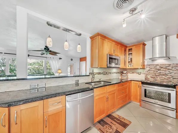 220 NW 34th Street, Oakland Park, FL 33309