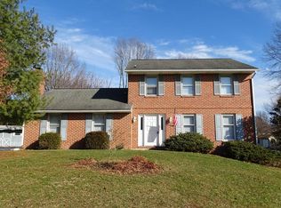 859 Cindy Ln, Lititz, PA 17543