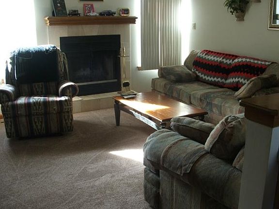 Living Room Fresh paint & new carpet Dec 2014