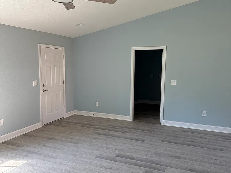 4423 NE 8th Pl — Photo 22