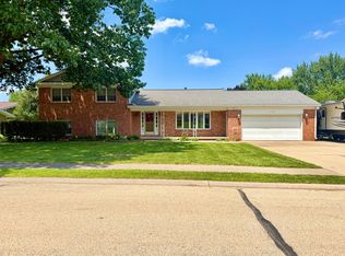 628 12th Ave N, Clinton, IA 52732
