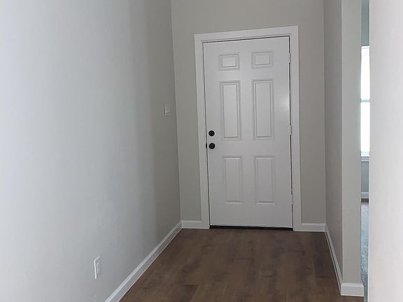 4th image of 120 Plumthicket Ln