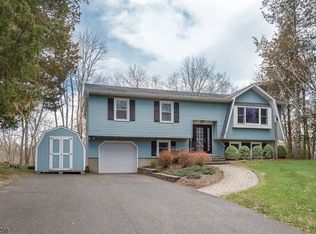 14 Chandoga Dr, Newton, NJ 07860