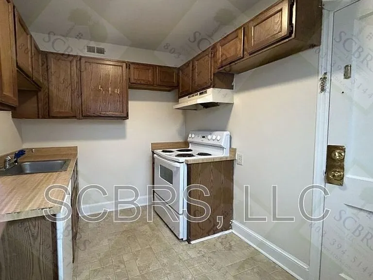 225 Myron Cir #225 — Photo 4