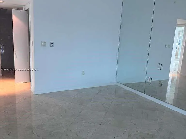 5025 Collins Ave #1602 — Photo 13