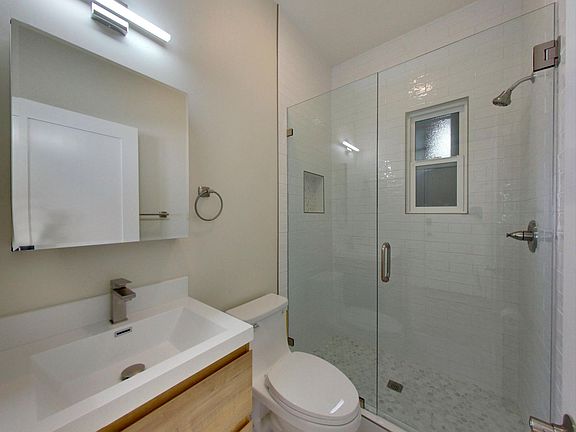 4th image of 1363-1371 Grant Ave #4