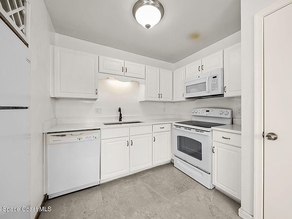 5th image of 913 S Colonial Ct APT C
