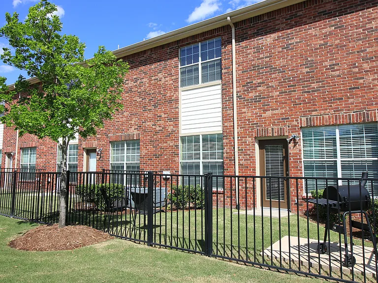 Oaks Estates of Coppell — Photo 45
