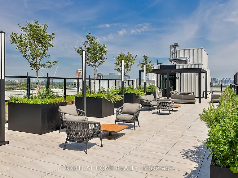 2720 Dundas St W #512 — Photo 16