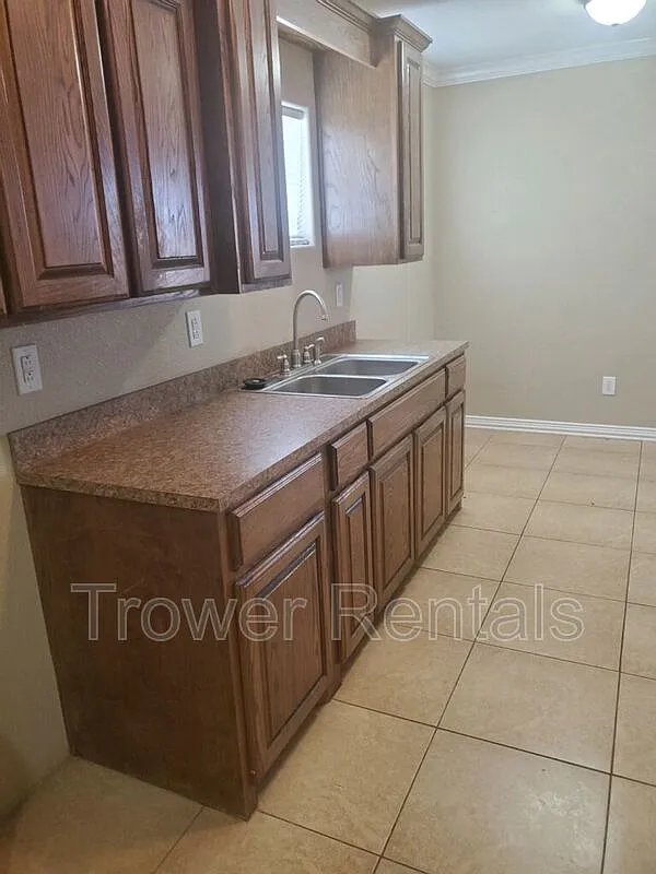3 bed, 1.0 bath, 954 sqft, $1,400 — Photo 4