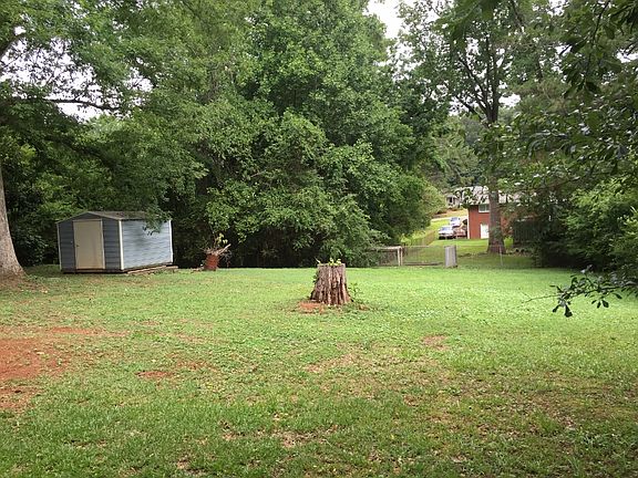 Big fenced back yard.