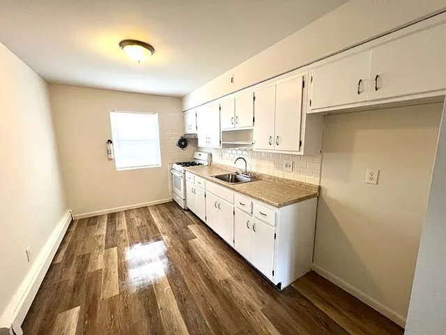 185 Sherman Ave — Photo 1