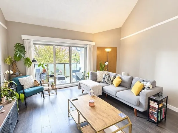4363 Halifax St #306, Burnaby, BC V5C 5Z3