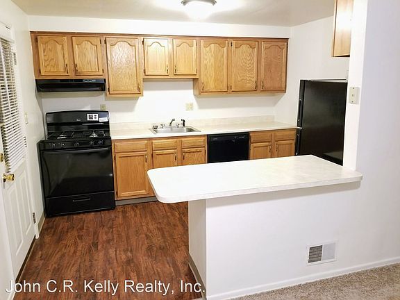 4th image of 372 Chapel Pl