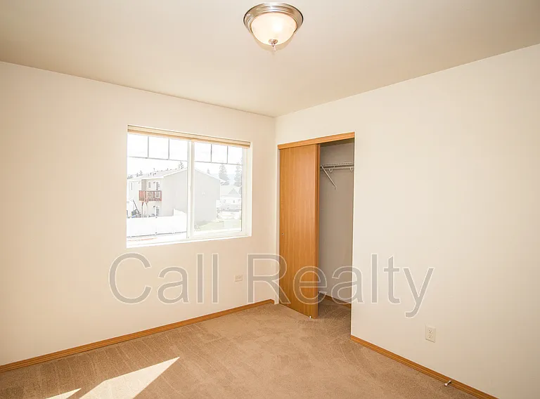 2105 N Eden St — Photo 5