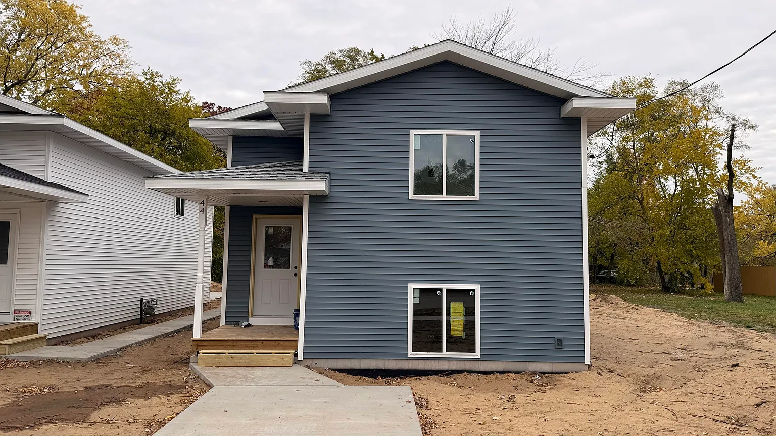 444 E Isabella Ave photo 1