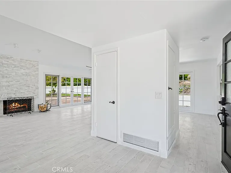 24291 Los Serranos Dr — Photo 4