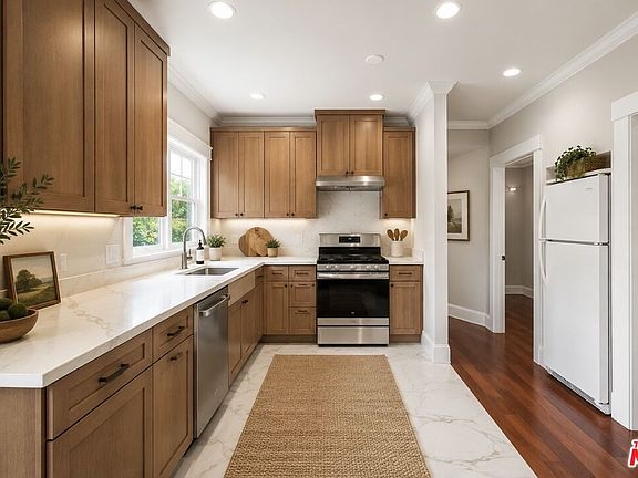 5th image of 322 Huntley Dr