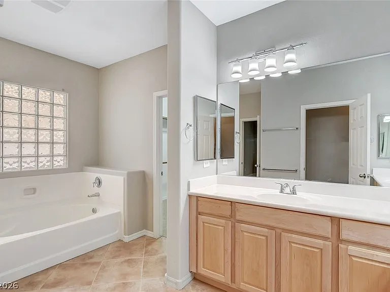 6825 Tarpon Springs Ct — Photo 33