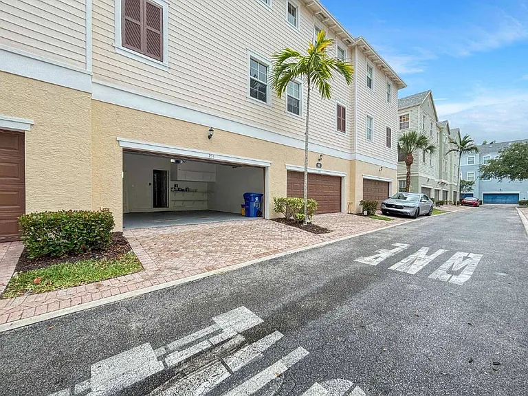 105 E Pigeon Plum Dr #103 — Photo 3