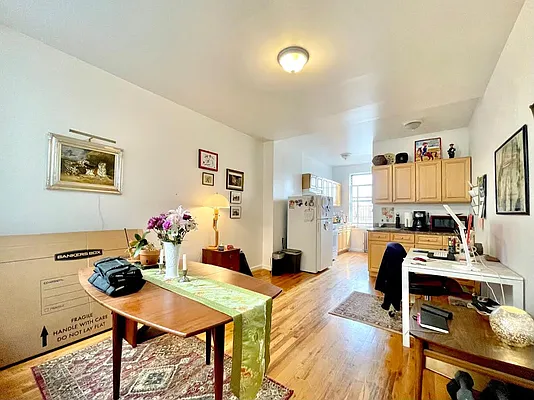 Rented by Parlor Real Estate Corp | media 8