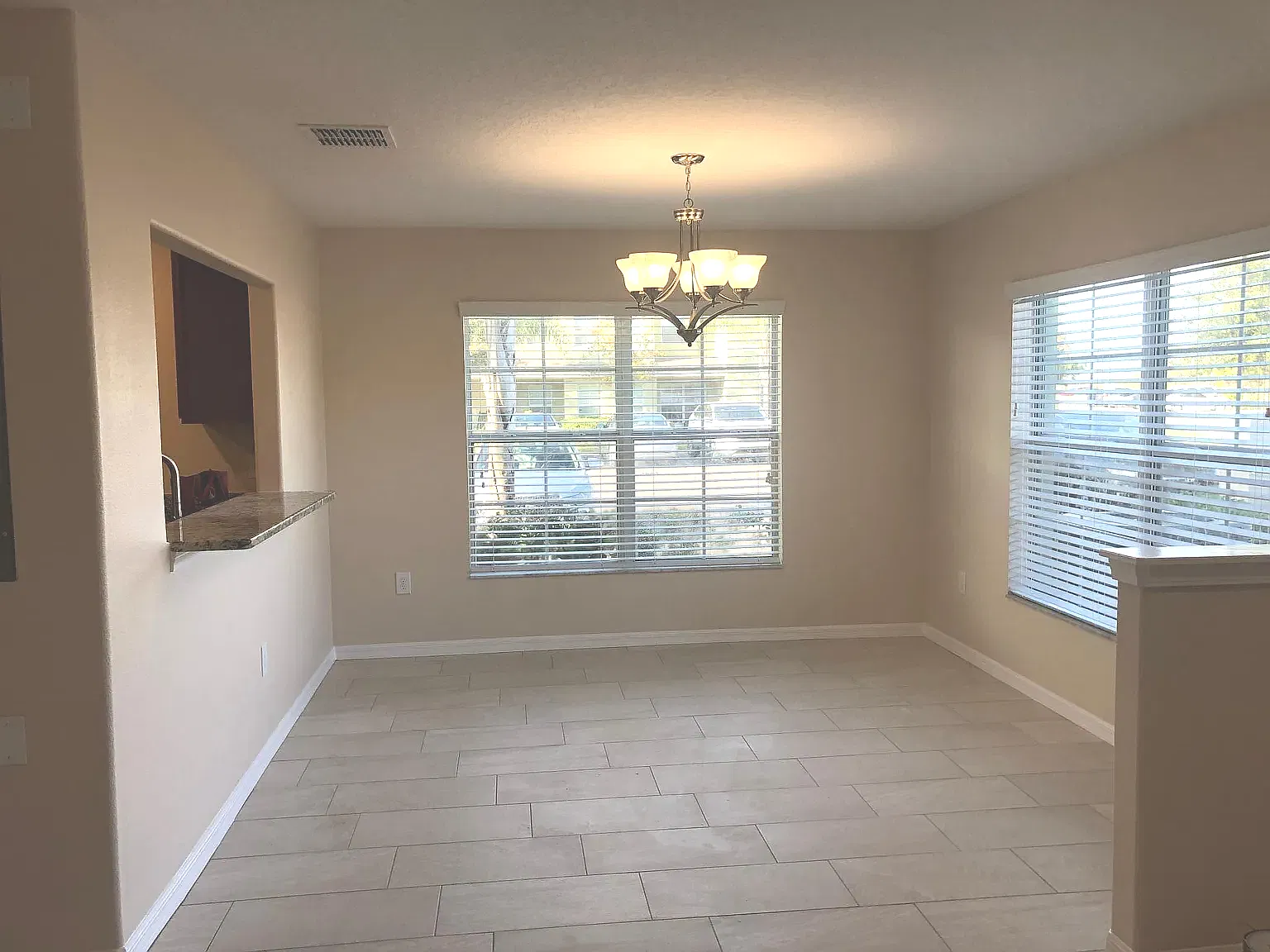3 bed, 2.5 bath, 1371 sqft, $1,945 — Photo 2
