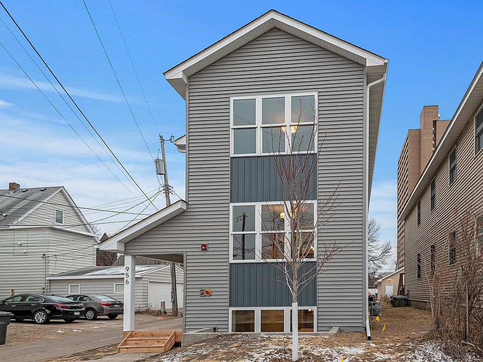 1st image of 956 19th Ave NE #3