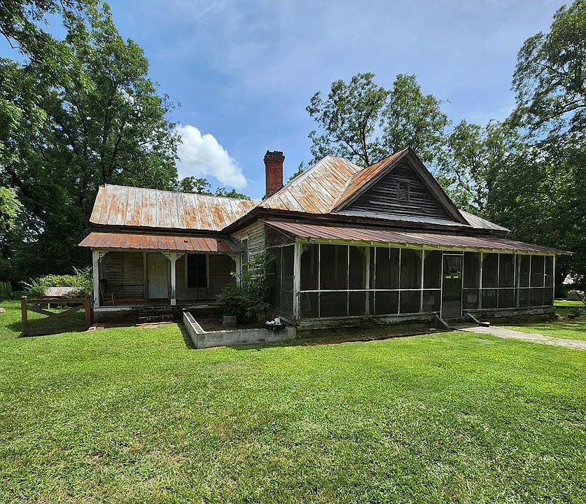 1st image of 220 Fowler St