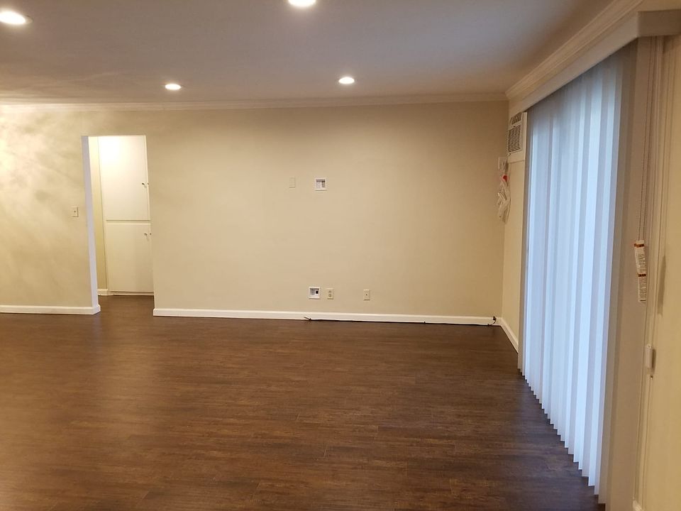 living room / it will be furnished with 75 inch TV and couch