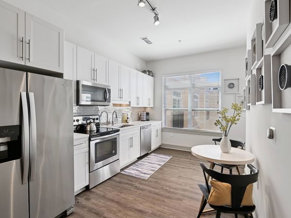 905 Kenilworth Ave #214