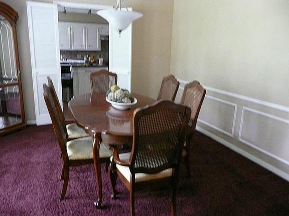 Formal Dining Easy access to Kitchen