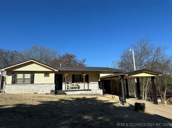 305 SW 1st St, Wilburton, OK 74578