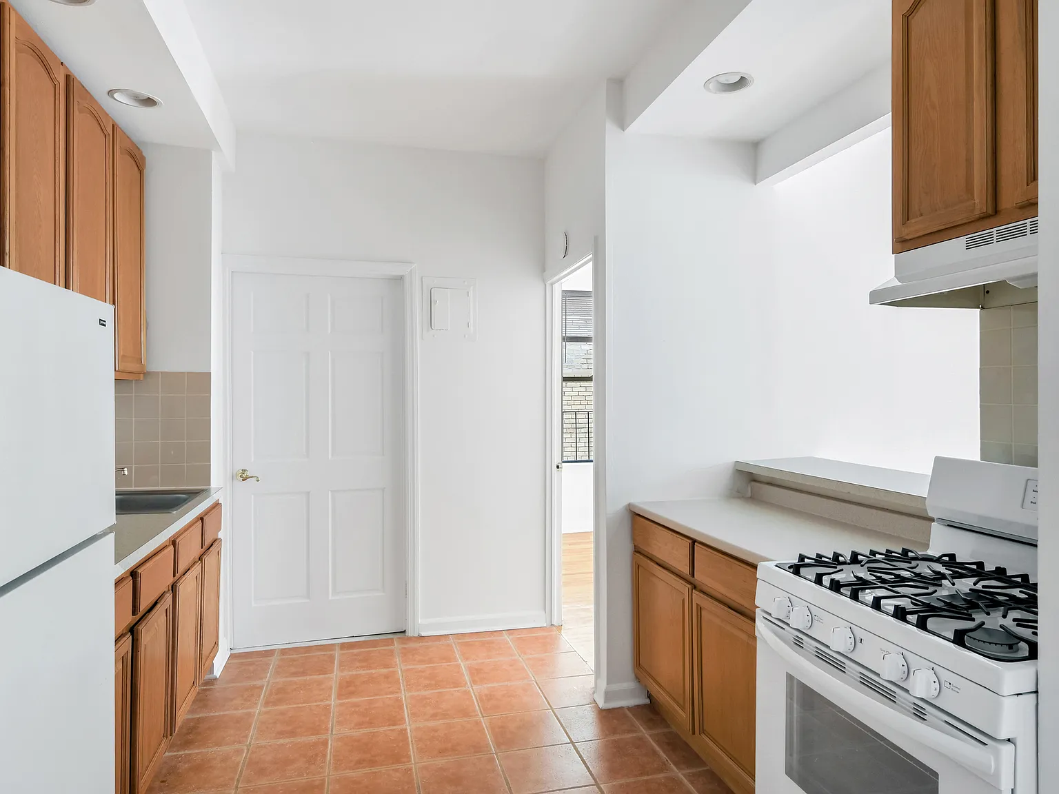 920 Riverside Drive — Photo 2